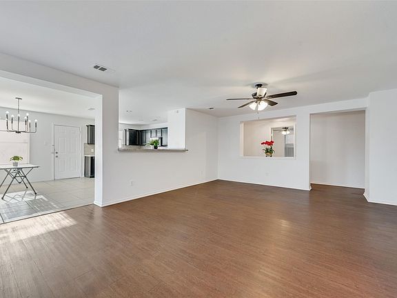 4th image of 3105 Silver Creek Dr
