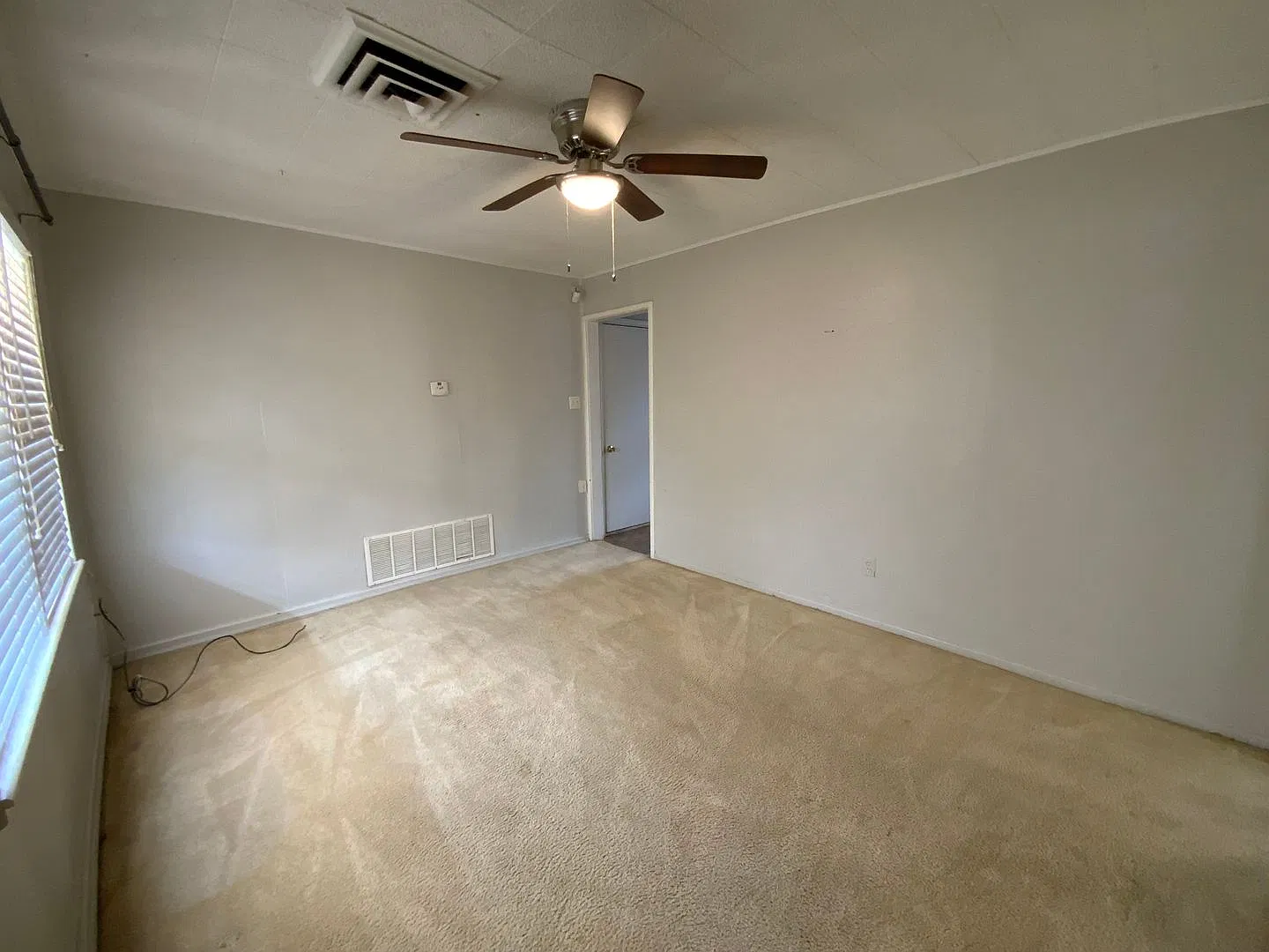 2 bedroom, 1 bath ready to call home TODAY! — Photo 2