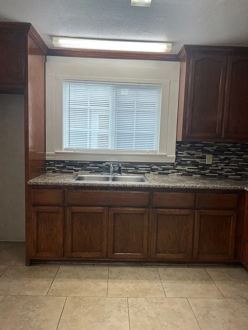 3 Bedroom, 1 Bath Home for Rent — Photo 3