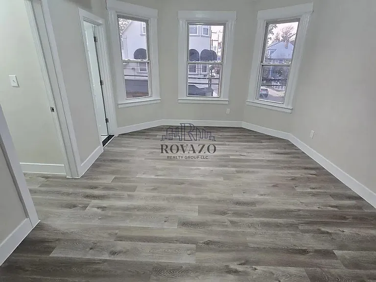 28 Wainwright St #3 — Photo 4