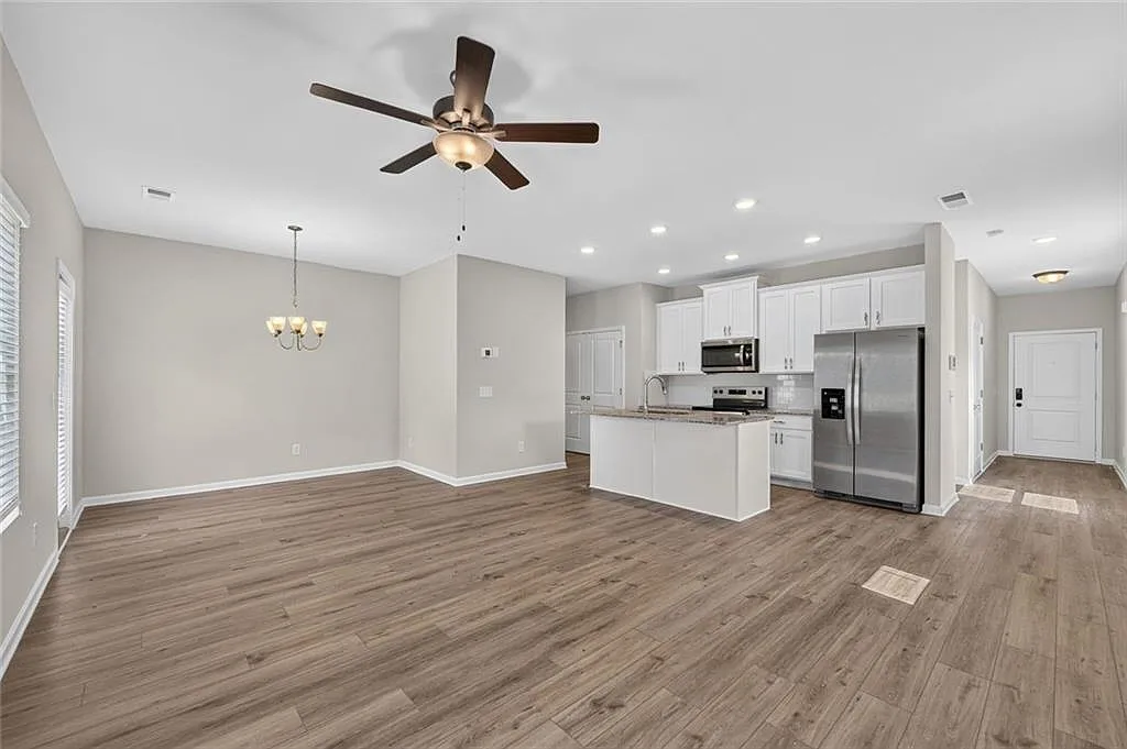 4 bed, 2.5 bath, 1695 sqft, $2,700 — Photo 4