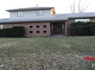 1120 W Merle Ln, Peoria, IL 61604