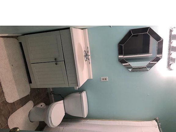 5th image of 2553 Dupont St