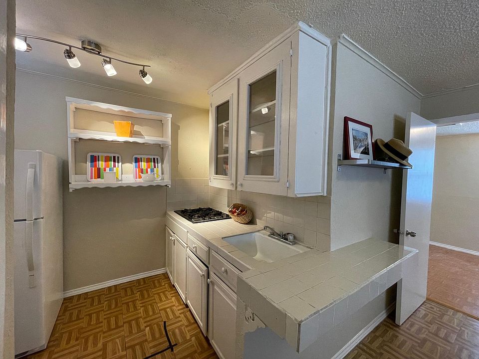 Closer look of kitchen.