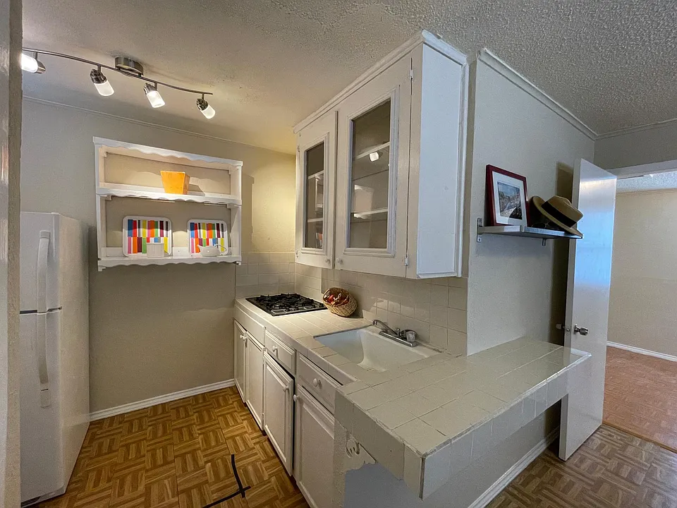 Closer look of kitchen.