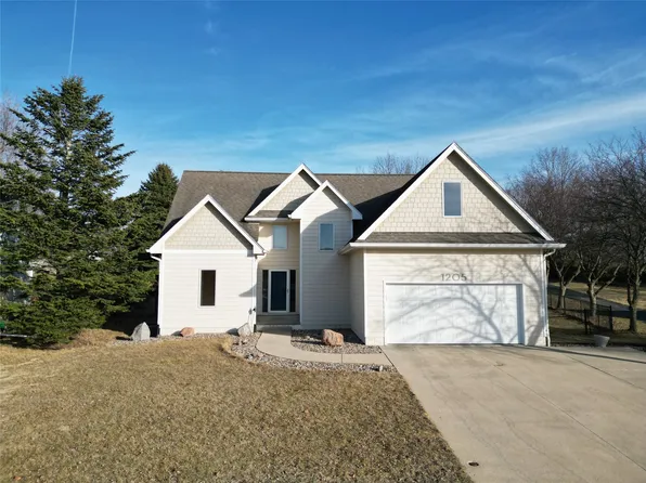 1205 65th Pl, West Des Moines, IA 50266