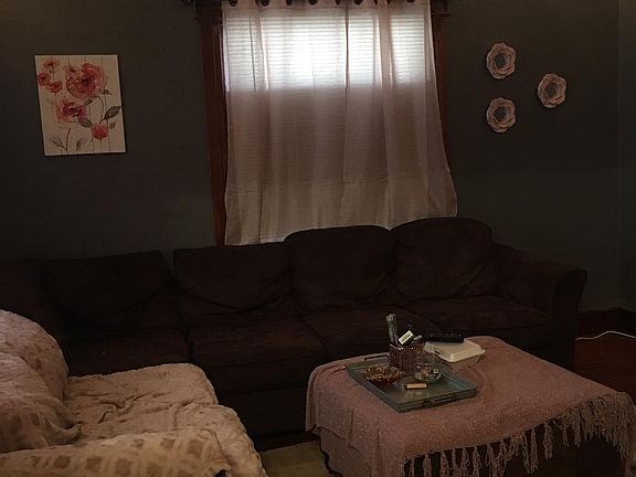 2nd image of 125 Gordon Ave