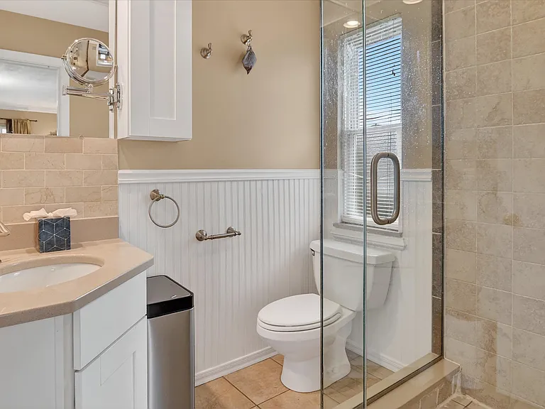 462 Greenhurst Dr — Photo 5
