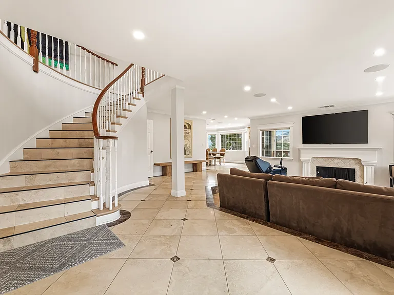 Gladiola Dr — Photo 9