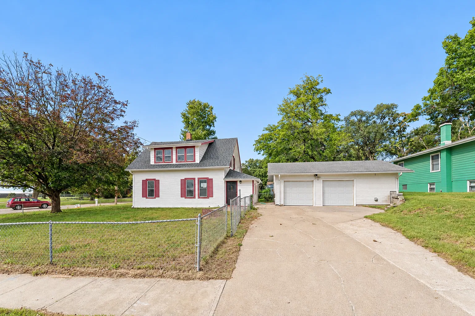 3 bed, 1.5 bath, 1356 sqft, $1,799 — Photo 2