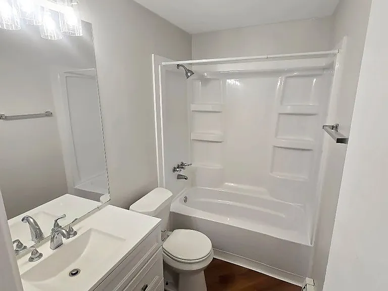 136 N Lake St #3 — Photo 5