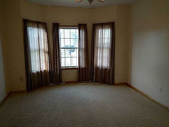4th image of 1221 Silver Dr