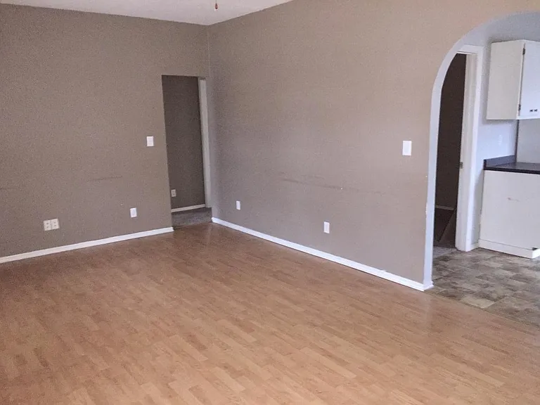 2110 N Chapman Ave — Photo 8