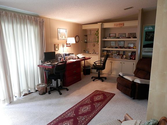 5th image of 621 N Edgewater Dr