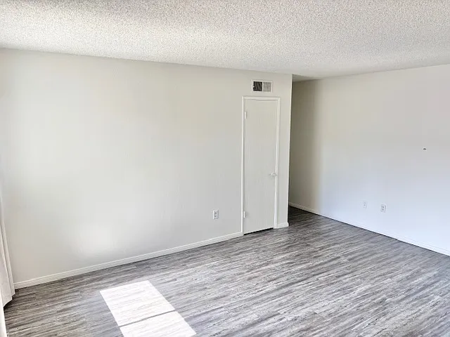 Building Photo - 505 Sunflower Ave #C
