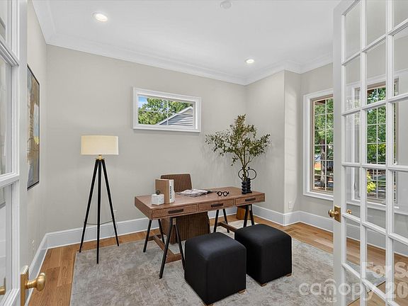 5th image of 517 Heather Ln