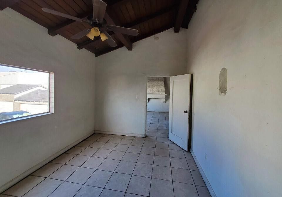2nd image of 917 S Leonard Pl #917
