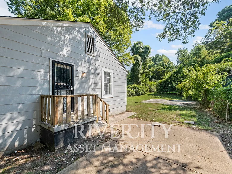 3132 Kingston St — Photo 3