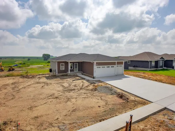 213 Pirate St, Hudson, IA 50643
