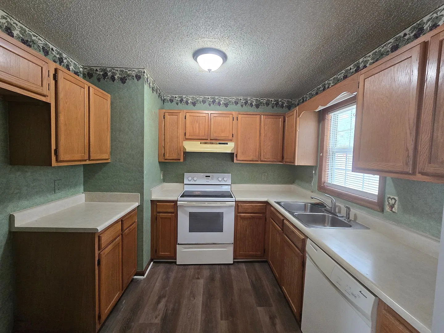 102 Duncan Dr — Photo 2
