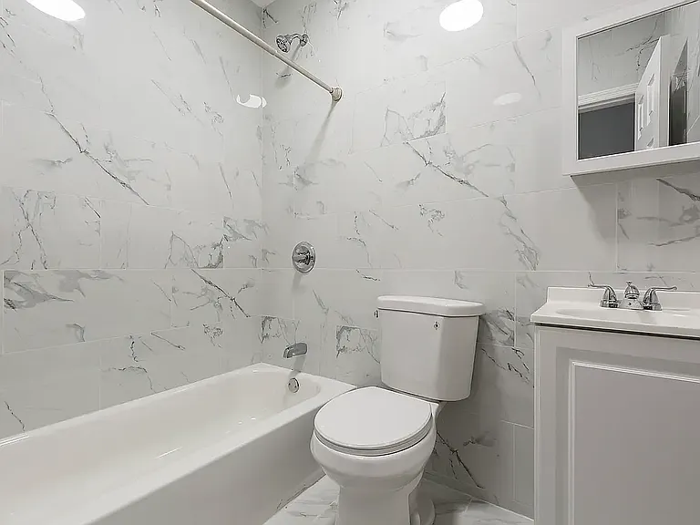 149 Hart St #5 — Photo 8