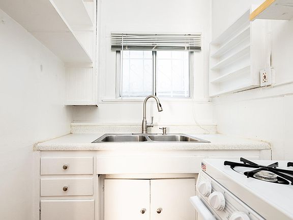 5th image of 30 Dudley Ave
