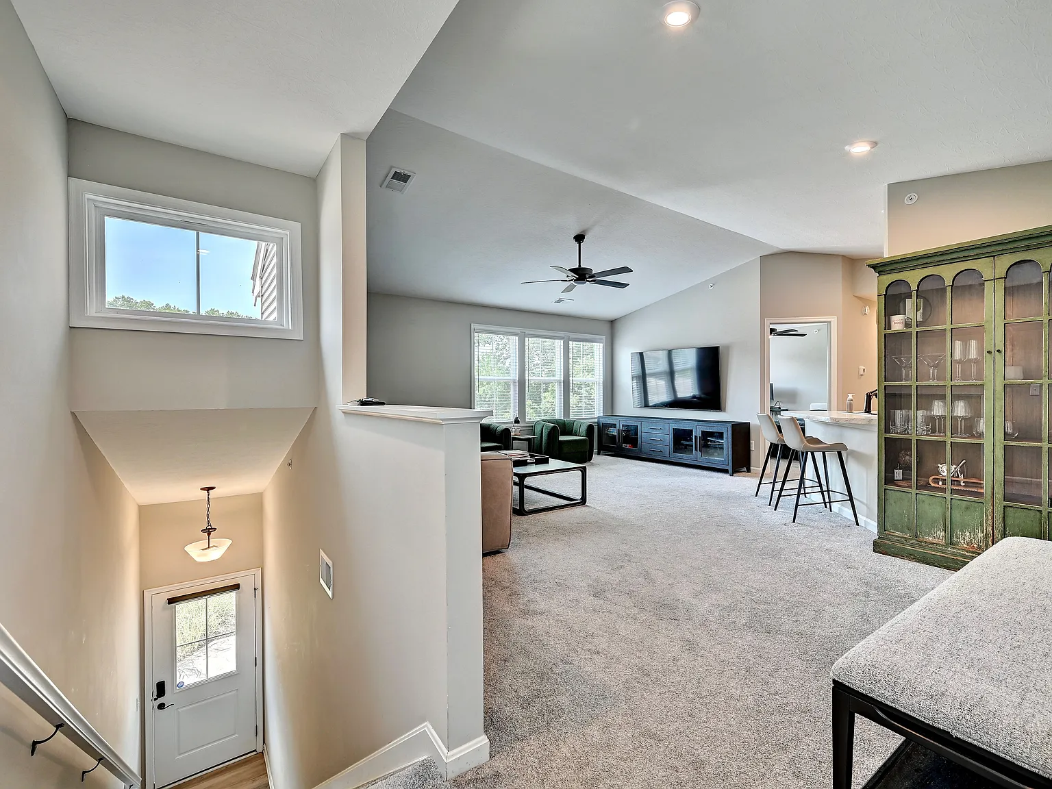 2 bed, 1133 sqft, $1,950 — Photo 2