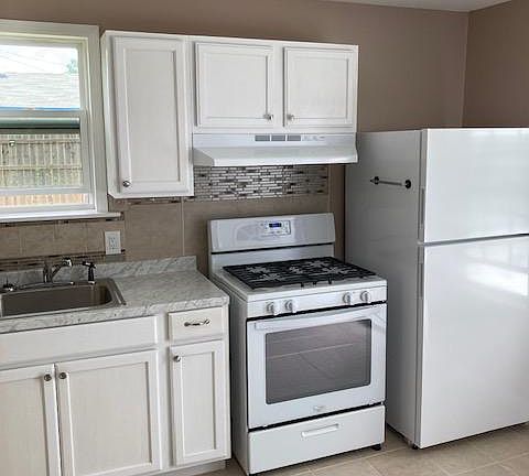 4th image of 4718 Broughton Dr #B
