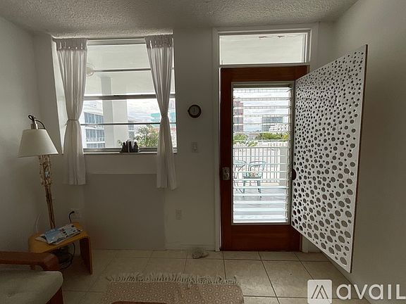 4th image of 335 Collins Ave APT 405