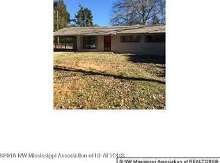561 Colonial Dr, Holly Springs, MS 38635