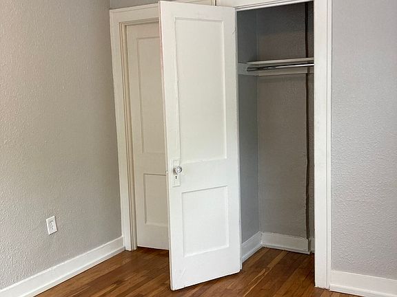 4th image of 2732 Charlotte St APT 105