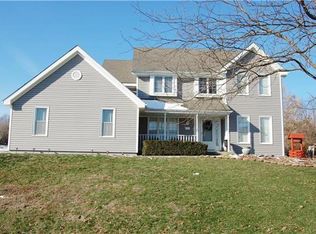 624 S Bittersweet Ln, Lansing, KS 66043