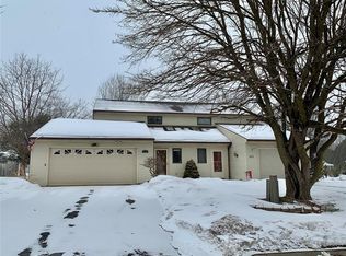 261 Vivian Ln, Vestal, NY 13850