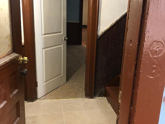 3rd image of 354 Gibson St