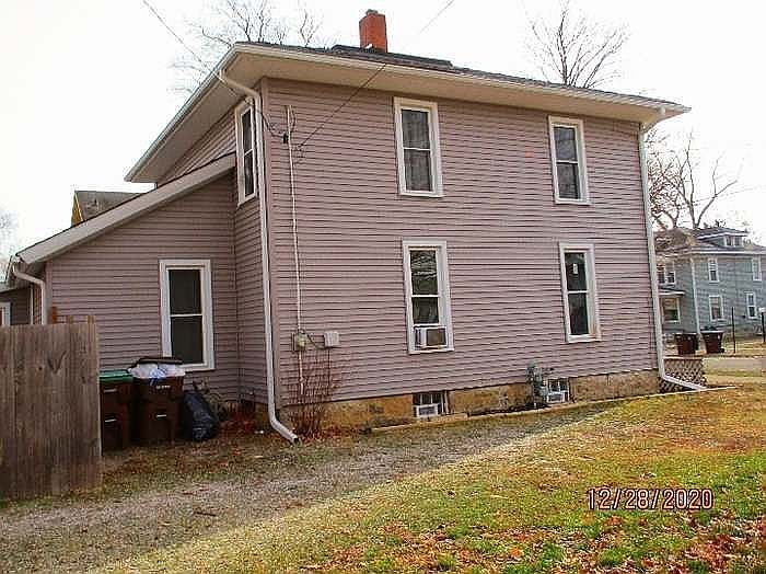 2nd image of 214 W Ash St