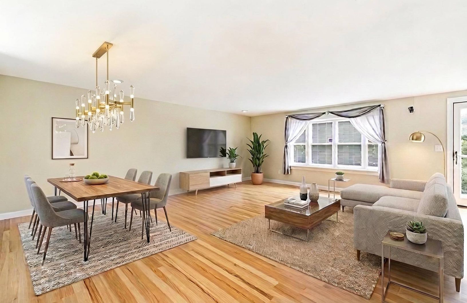 Wonderful Open floor plan