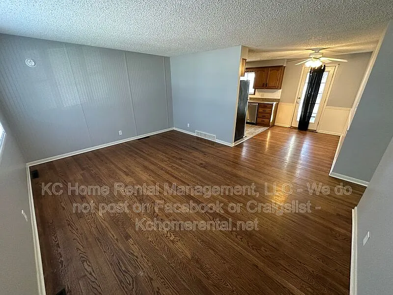 3 bed, 2.0 bath, 972 sqft, $1,295 — Photo 3
