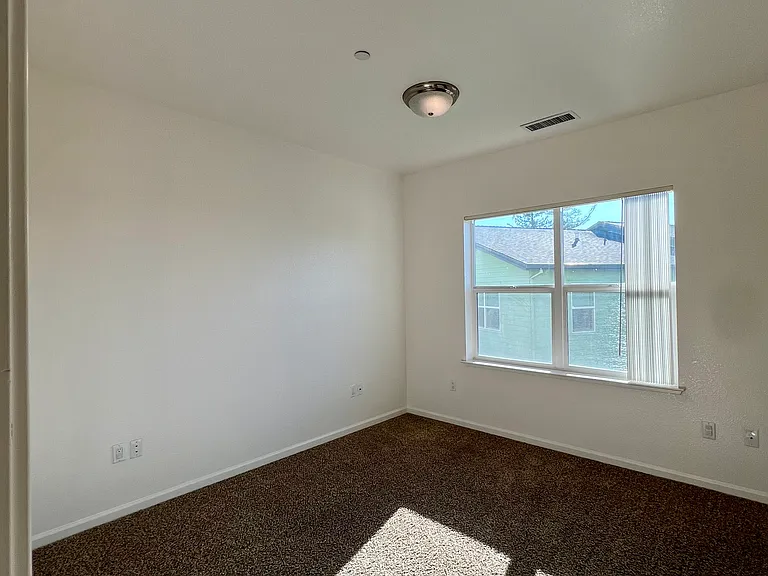 Esposti Park Apartments — Photo 21