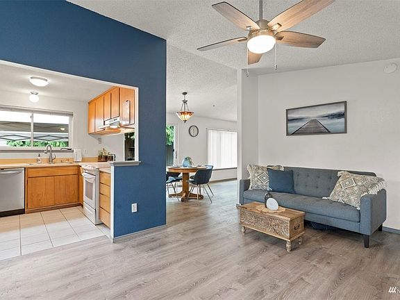 5th image of 9779 Carlsdale Dr