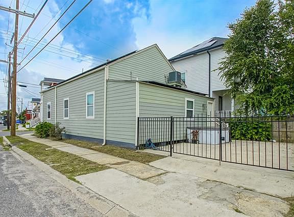 3rd image of 2301 Delachaise St
