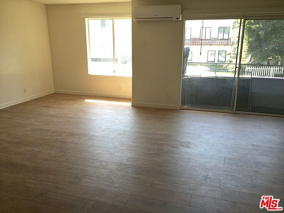 3rd image of 642 W Knoll Dr APT 101