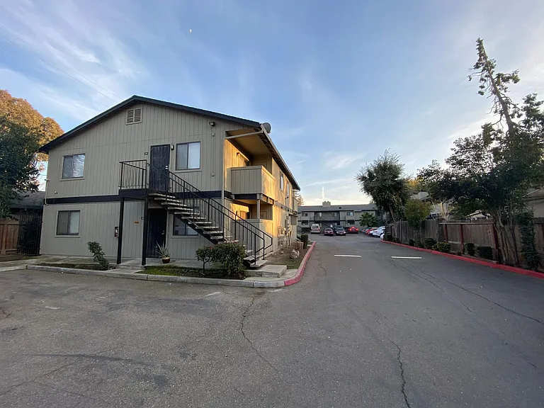 1108 Porter Avenue — Photo 2
