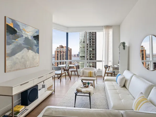 77 Greenwich Street 21B image 1 of 11