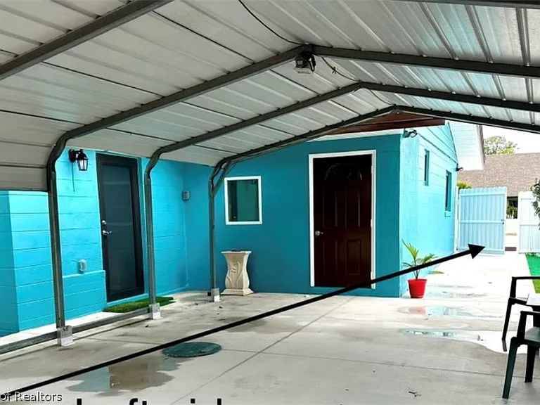 112 Memorial Dr — Photo 1