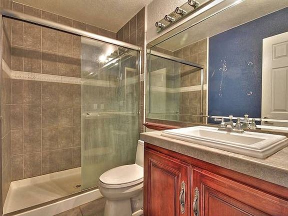5th image of 35 Southlake Dr