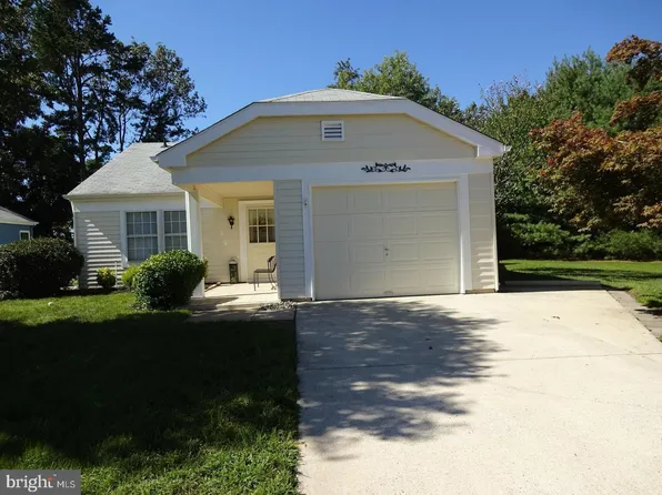 35 New Castle Dr, Southampton, NJ 08088
