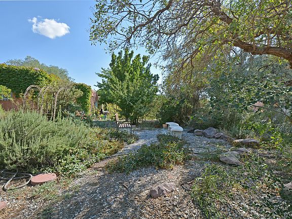 3rd image of 336 Laguayra Dr NE