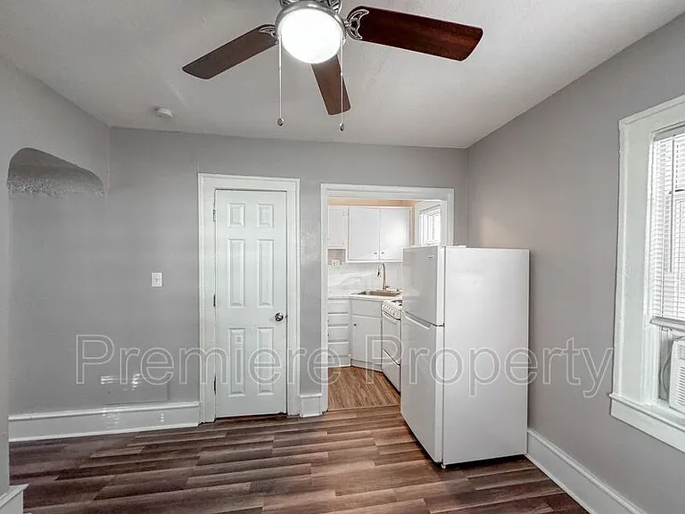 514 W Walnut St #A — Photo 6