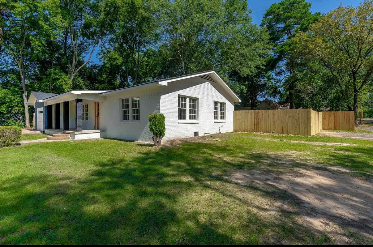 3 bed, 1385 sqft, $1,800 — Photo 2