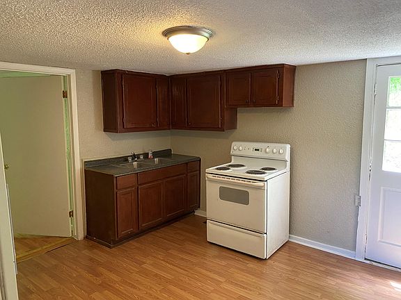 4th image of 16450 S Saint Paul St #1
